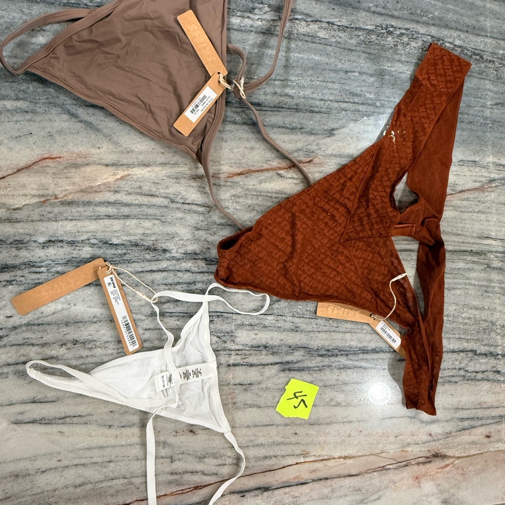 NWT SKIMS 3 piece 3X Panties Bundle. See photos for details. LOT 45